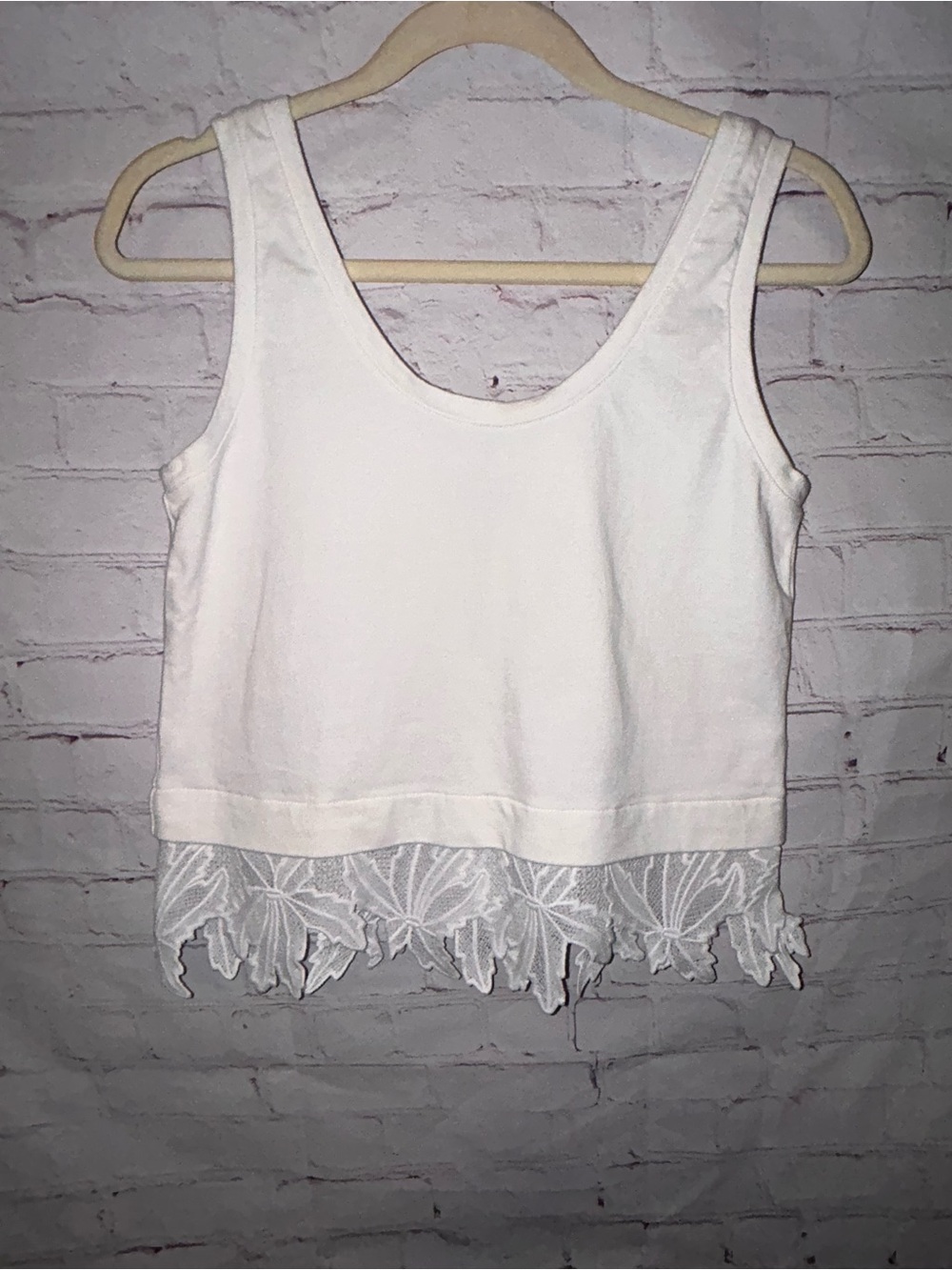 Kinly cropped tank with lace‎ detail size S
